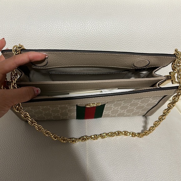 Gucci Beige and Green Shoulder Bag with Gold Chain - Picture 2 of 6